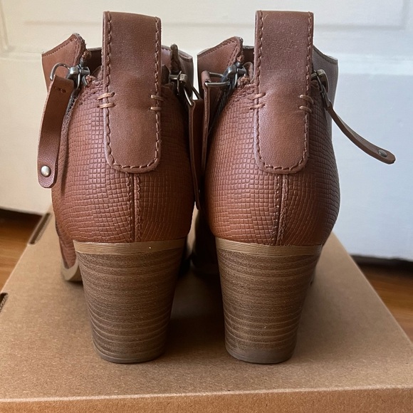 DV Target Ankle Boots - Picture 2 of 7